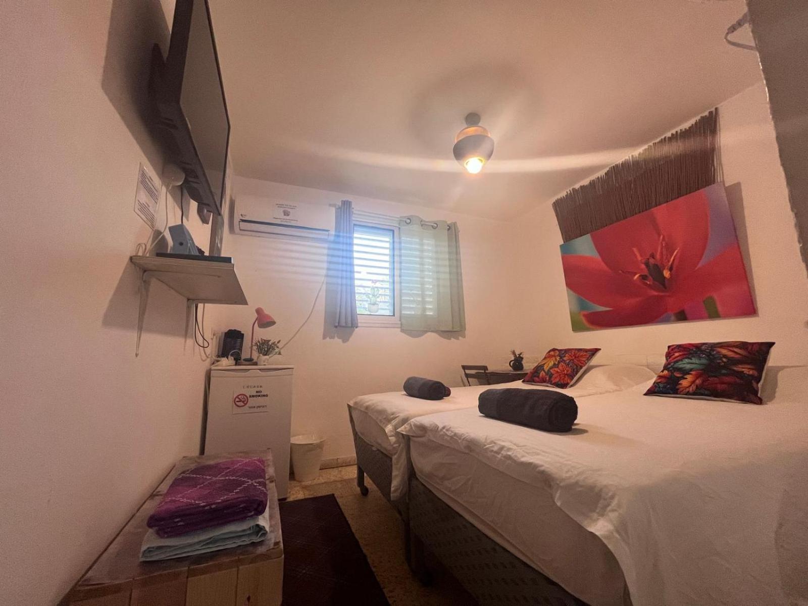 The Lowest Place On Earth B&B Neot HaKikar Bagian luar foto