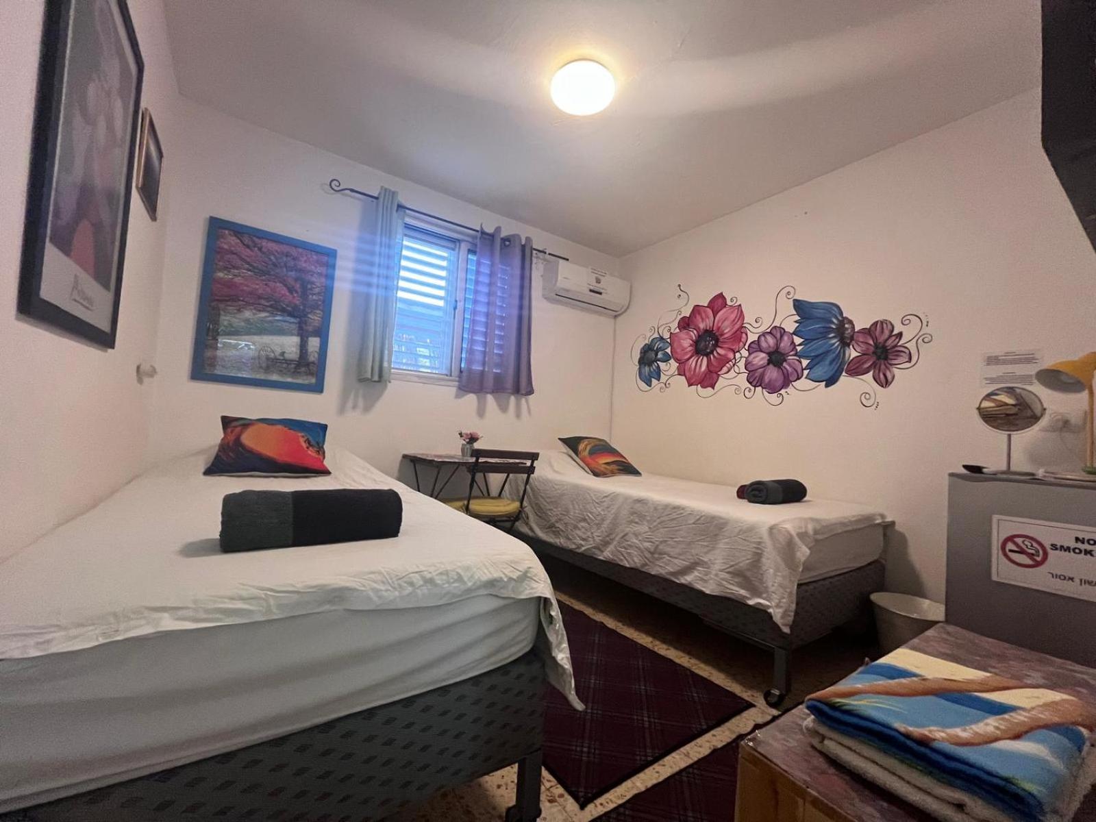 The Lowest Place On Earth B&B Neot HaKikar Bagian luar foto